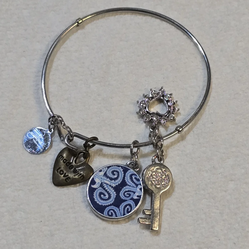 Jilzarah Charm‎ Heart Crystal Jeweled Bracelet